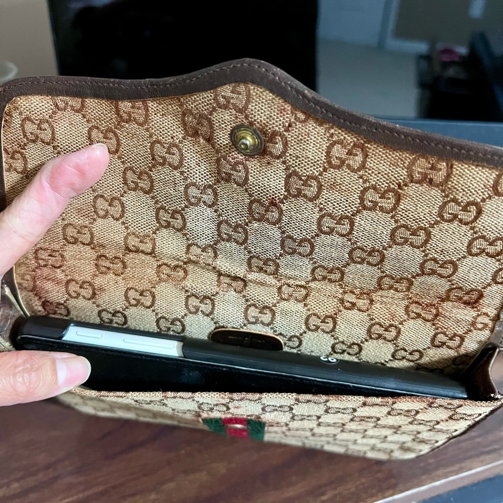 🔥🔥Gucci Tan Monogram Clutch/Shoulder Bag/Crossed- body with Red and Green Stripe - Picture 9 of 16